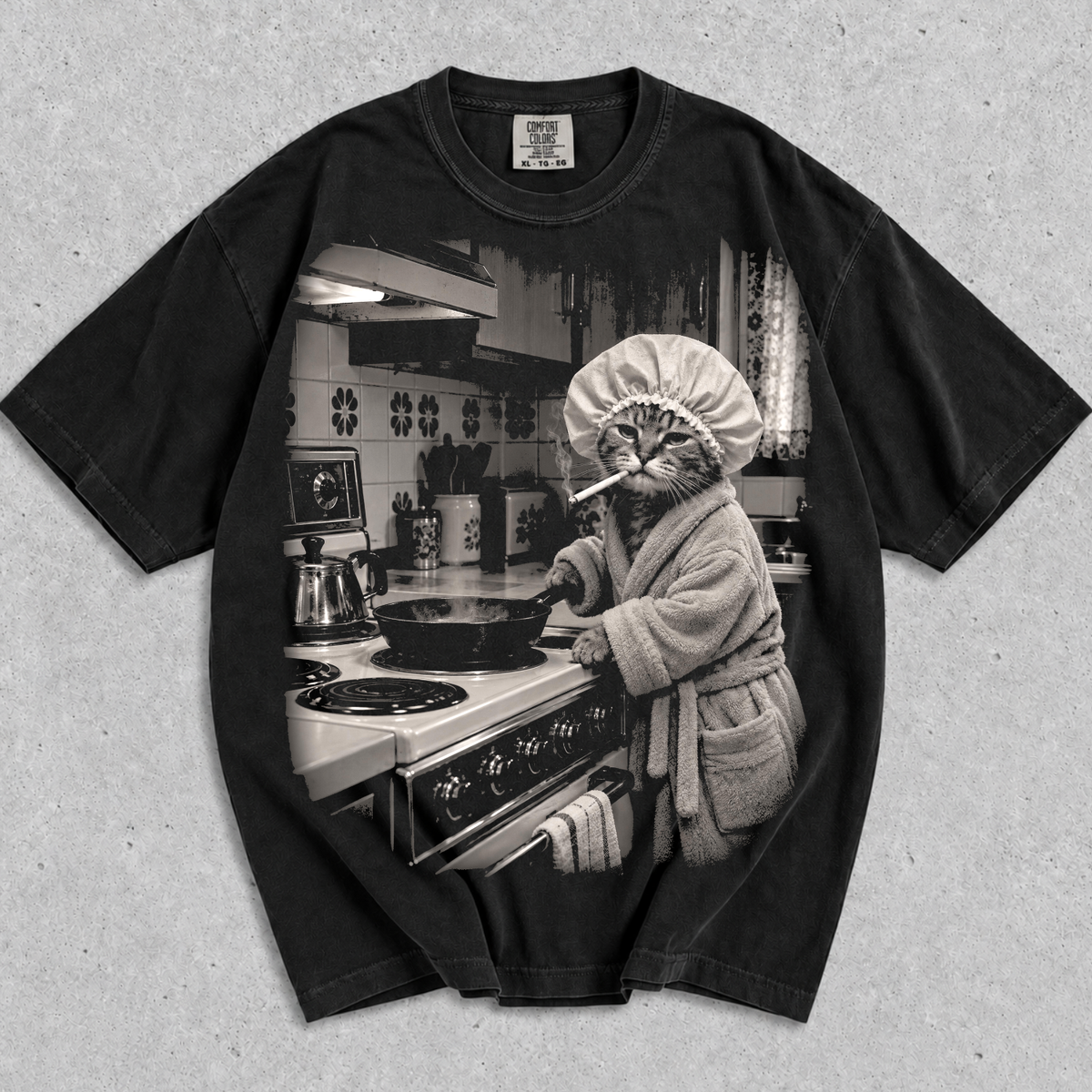 Housewife Cat T-Shirt- Vintage Retro Cat tee